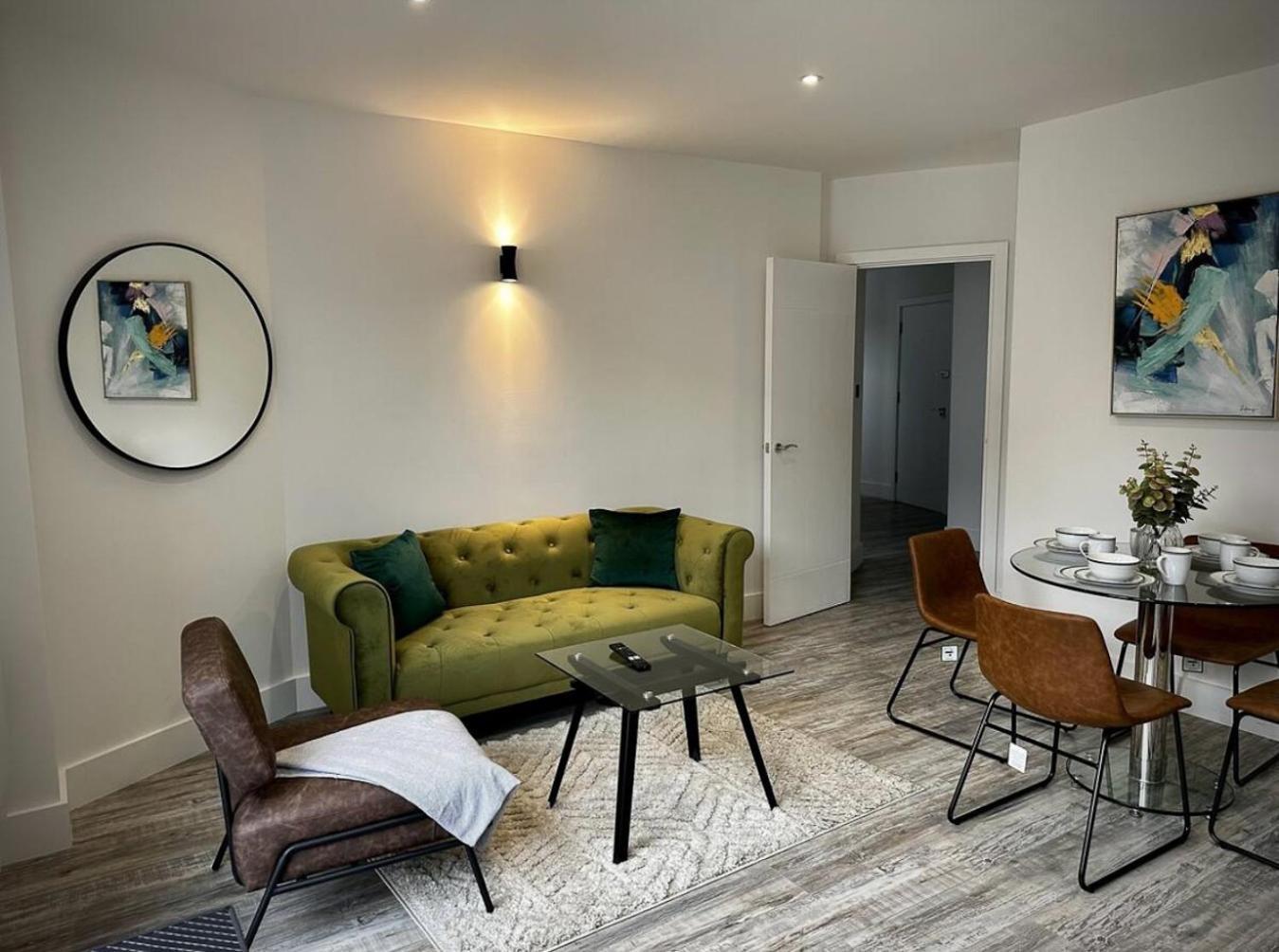 Suite Swindon Escape In Town Centre - Free Parking Εξωτερικό φωτογραφία