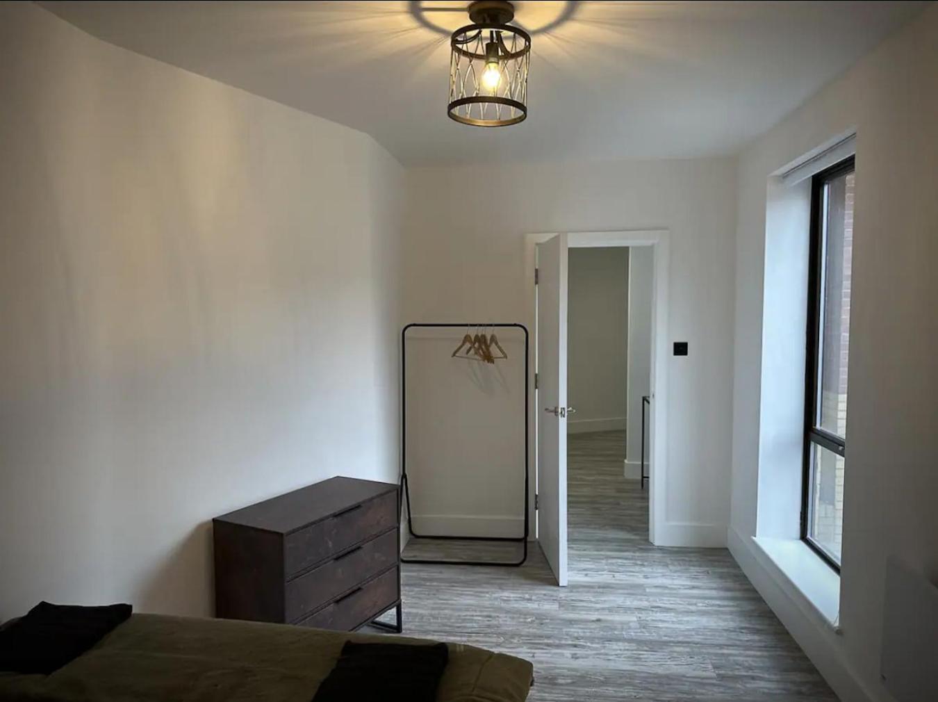 Suite Swindon Escape In Town Centre - Free Parking Εξωτερικό φωτογραφία