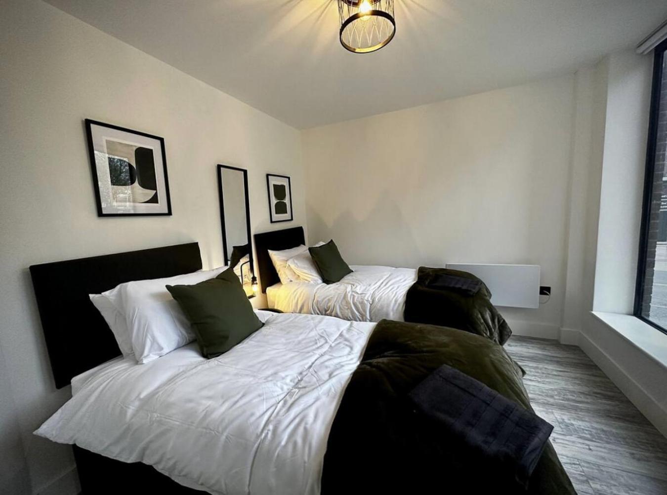 Suite Swindon Escape In Town Centre - Free Parking Εξωτερικό φωτογραφία